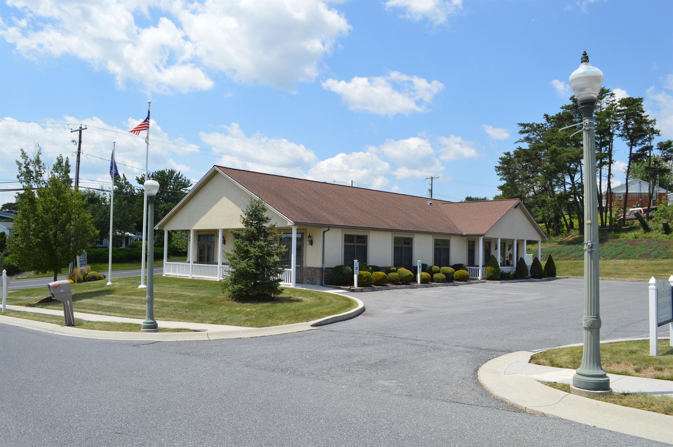 Pine Manor - Image 7