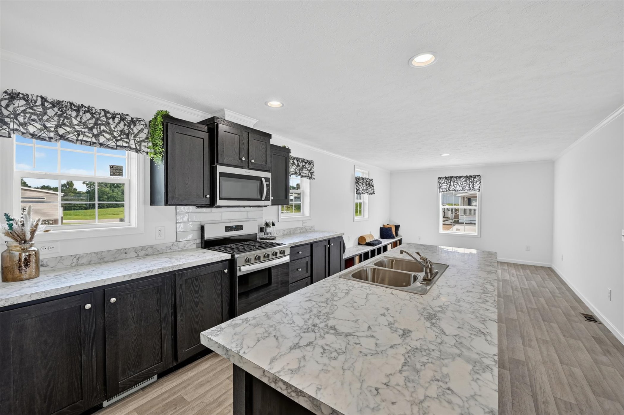 Hillside Estates - Image 15