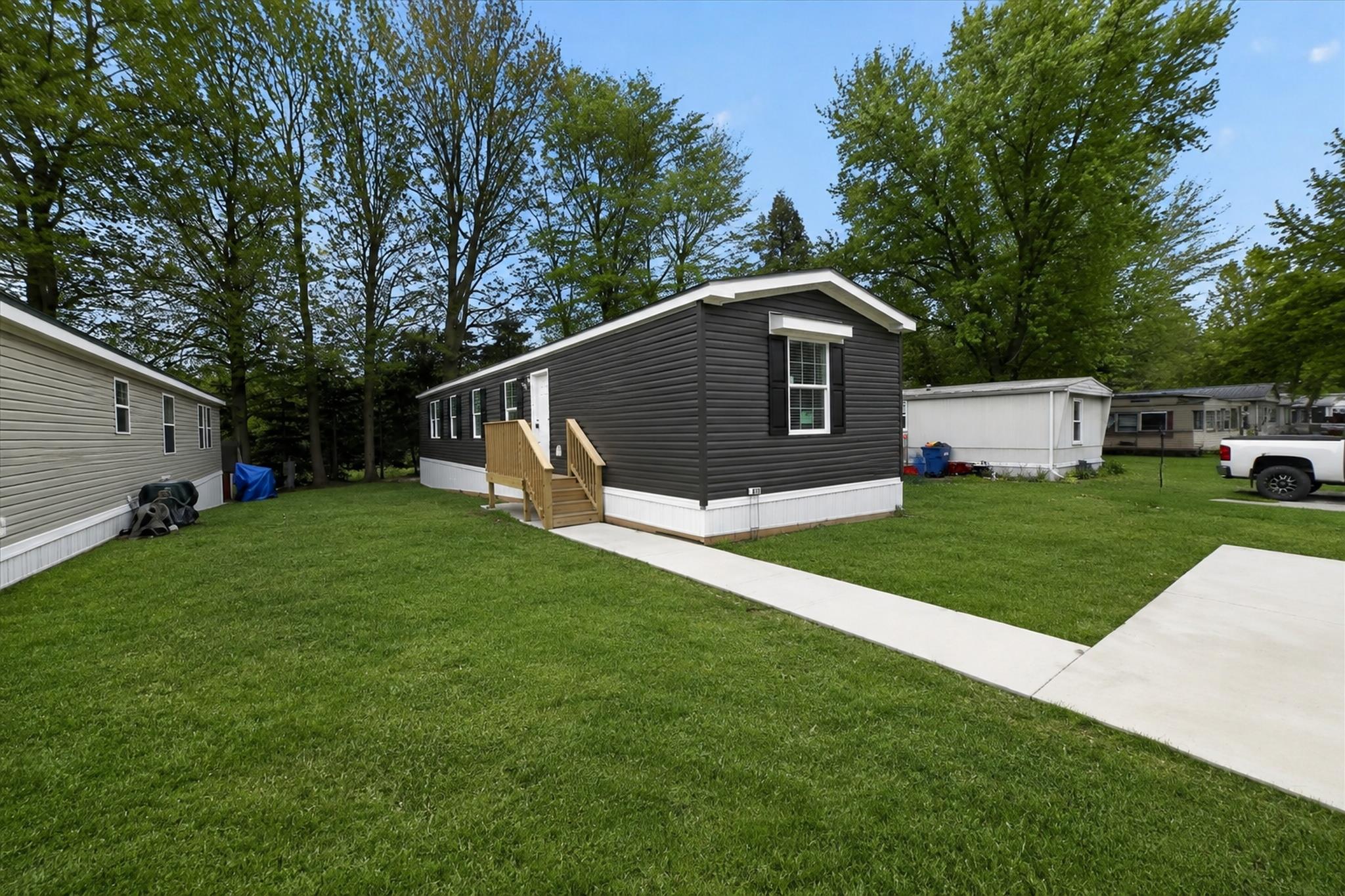 Holly Acres - Image 7