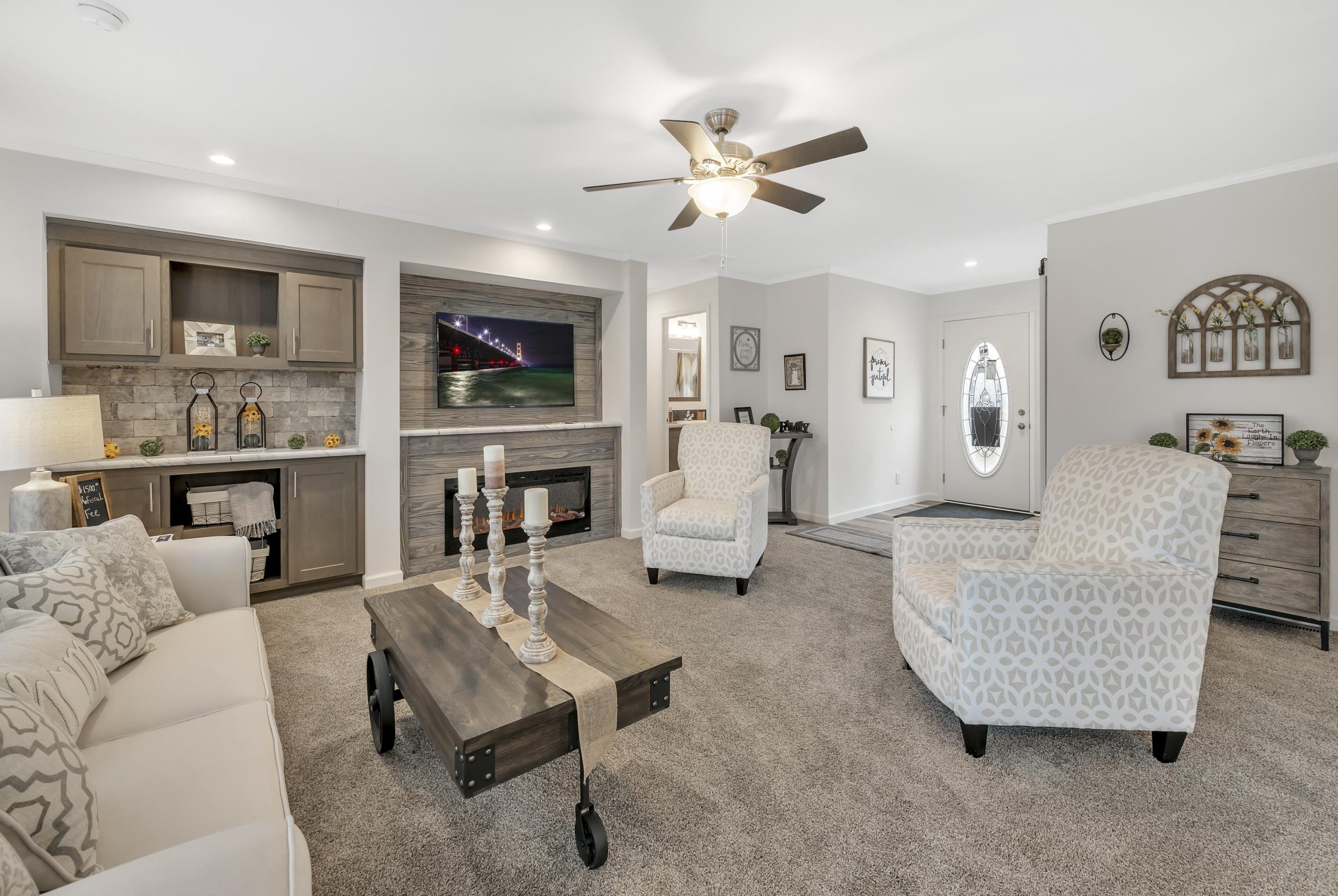 UMH Somerset Sales Center - Image 12