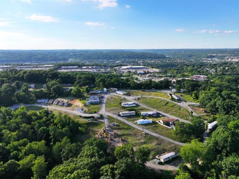 Center Manor community image