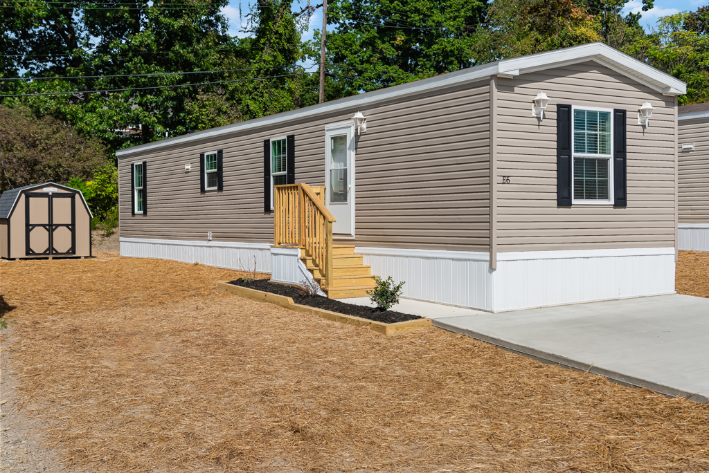 Center Manor - Image 2