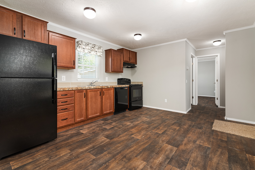 Center Manor - Image 4