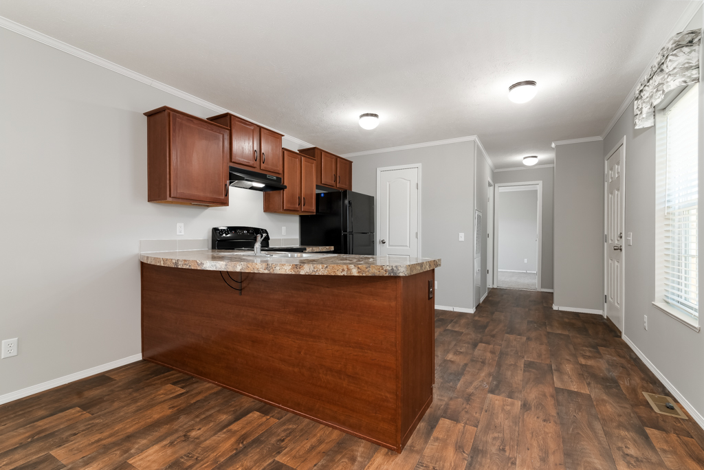 Center Manor - Image 5