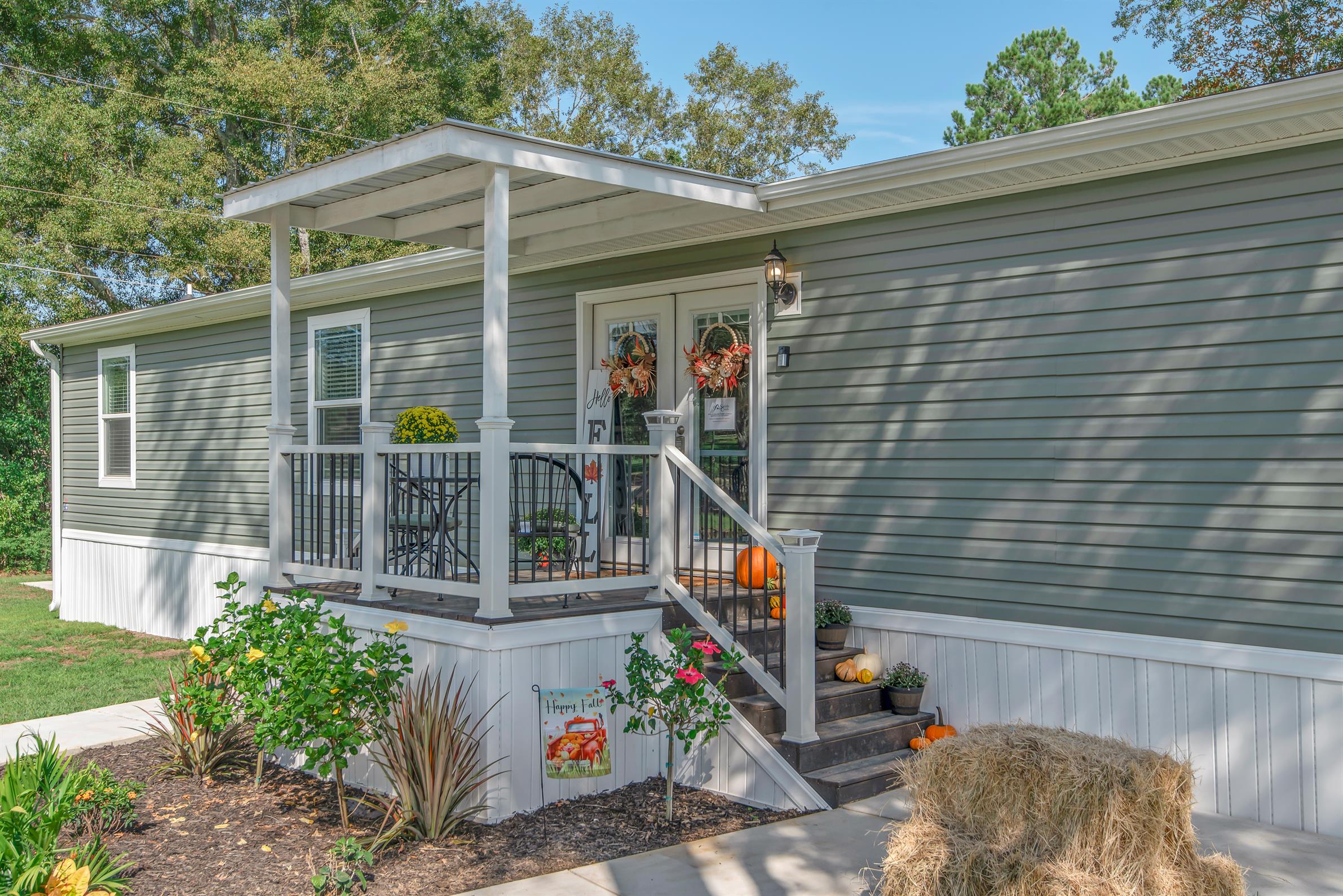 Saddle Creek - Image 25