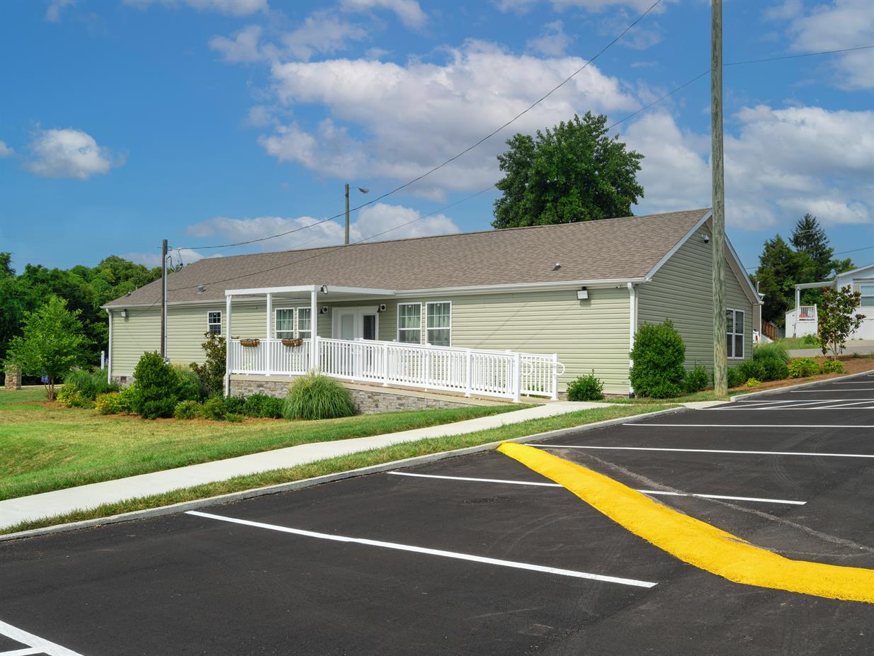 Holiday Village - Image 6