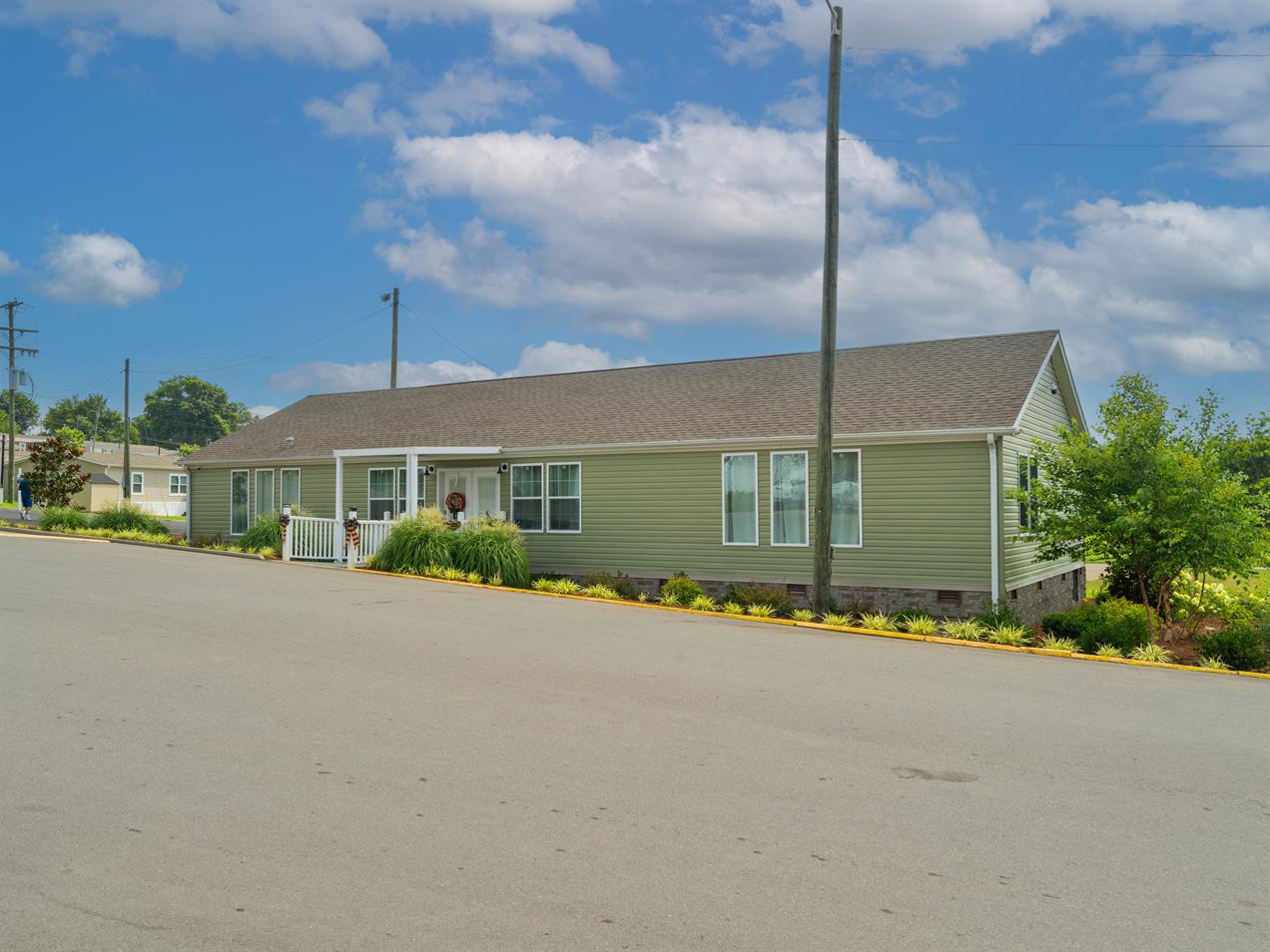 Holiday Village - Image 8