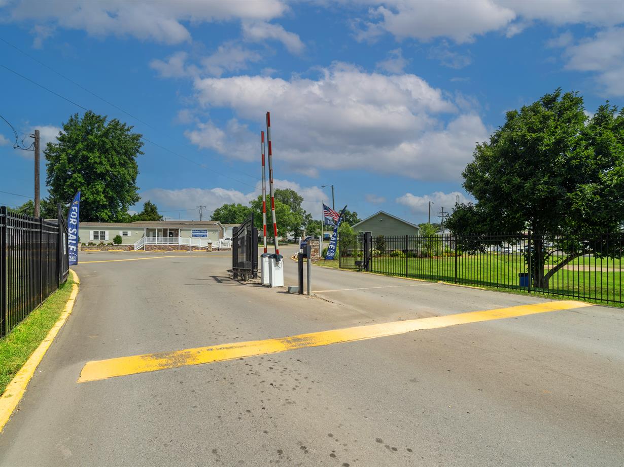 Holiday Village - Image 10