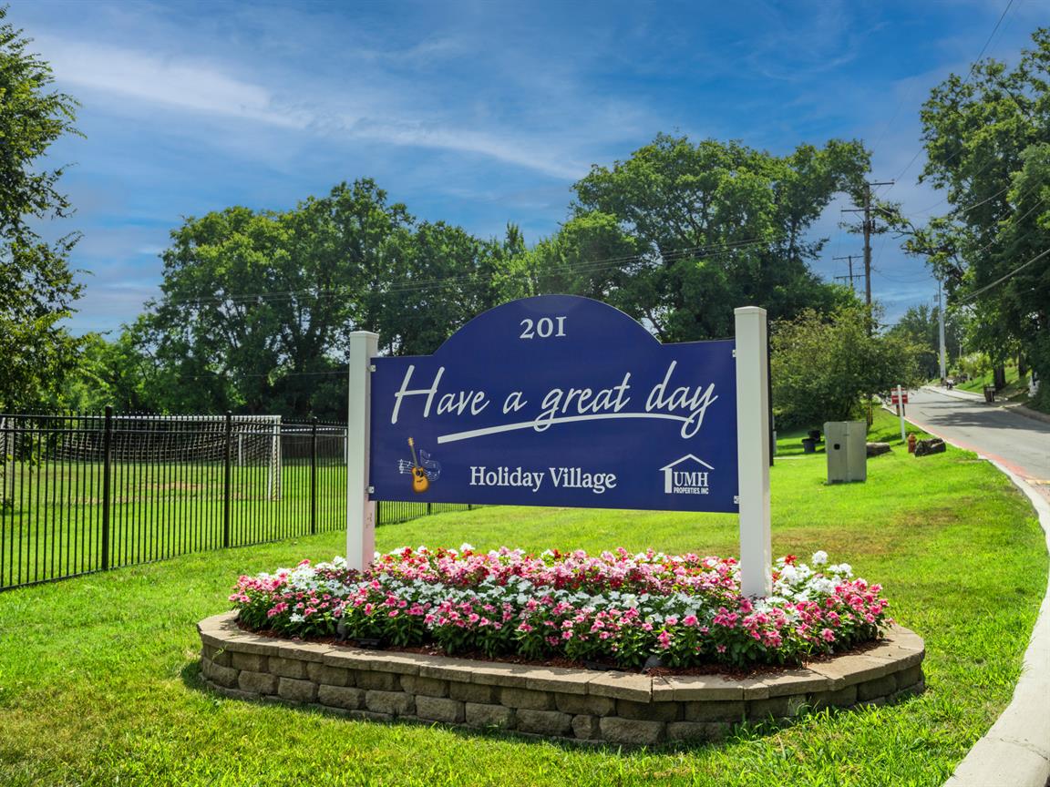 Holiday Village - Image 12