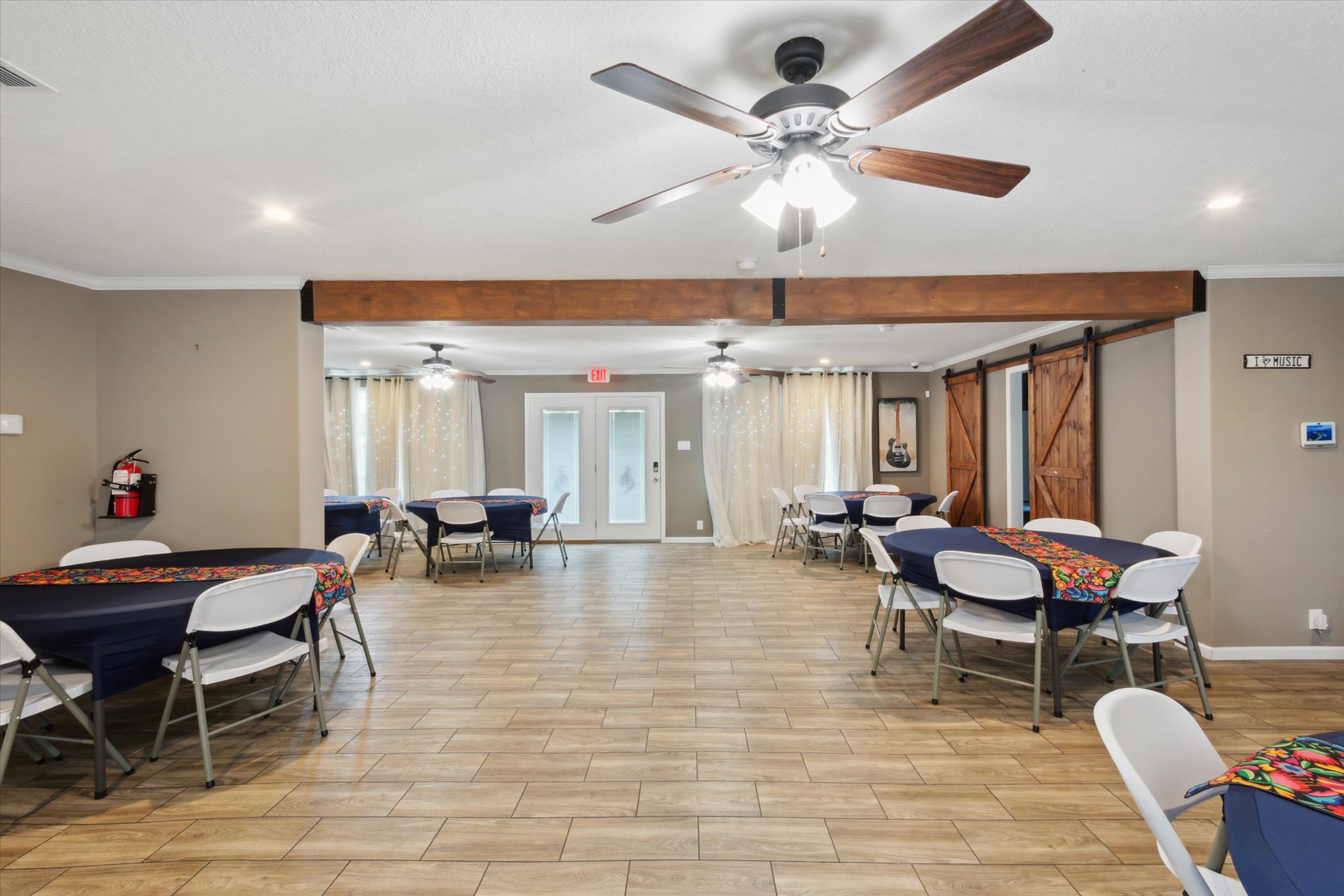 Holiday Village - Image 13