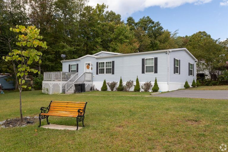Moosic Heights community image