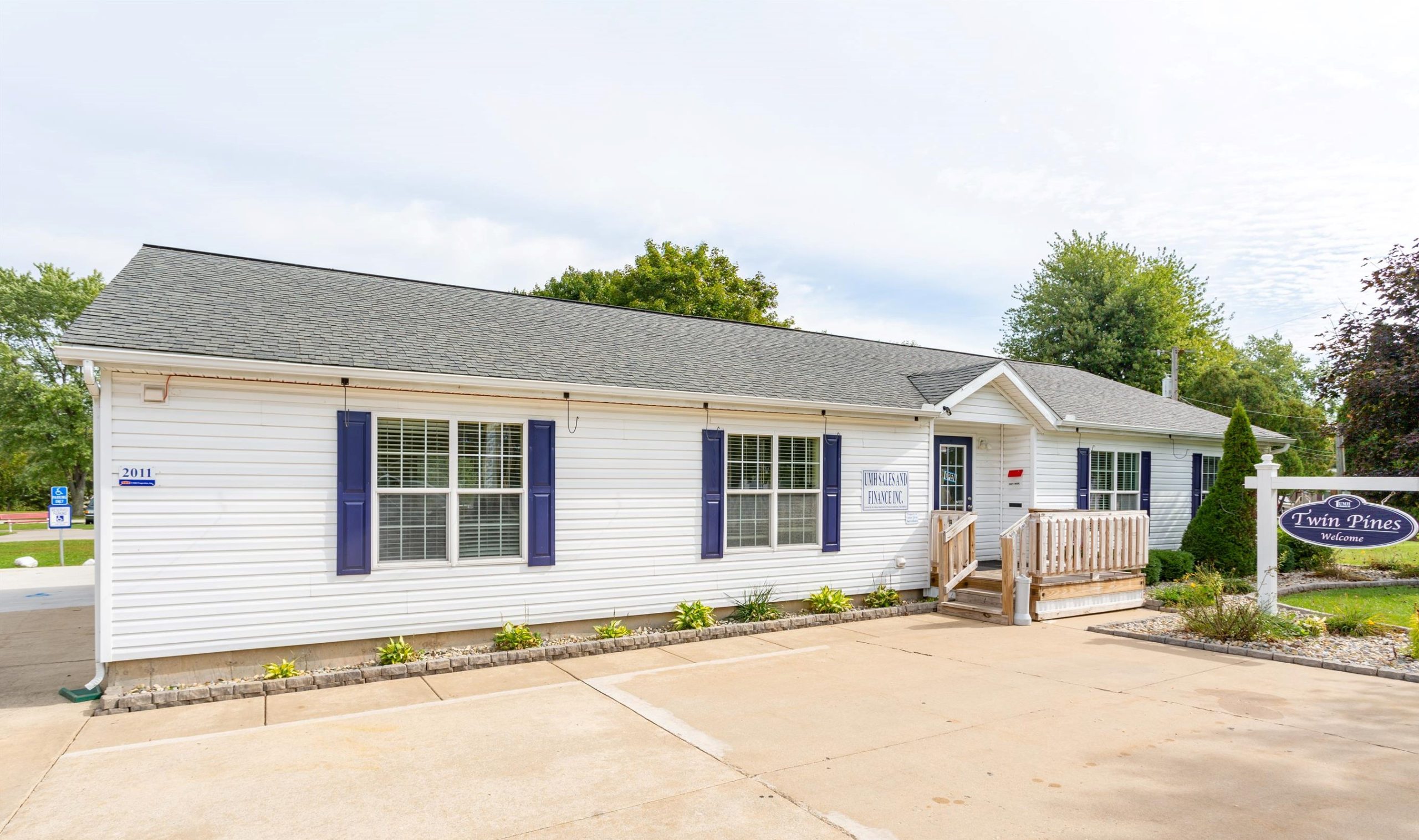 Twin Pines - Image 7