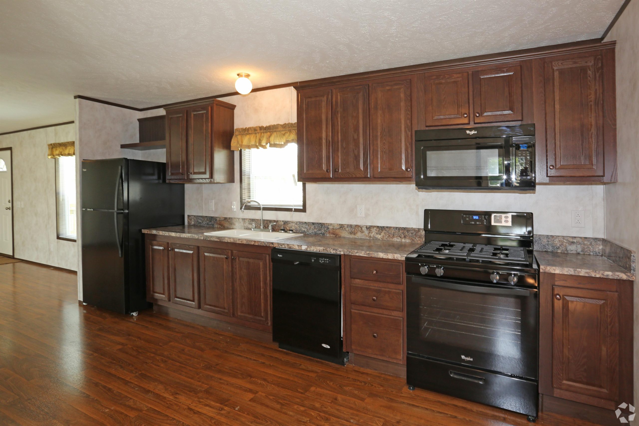Woodland Manor - Image 17