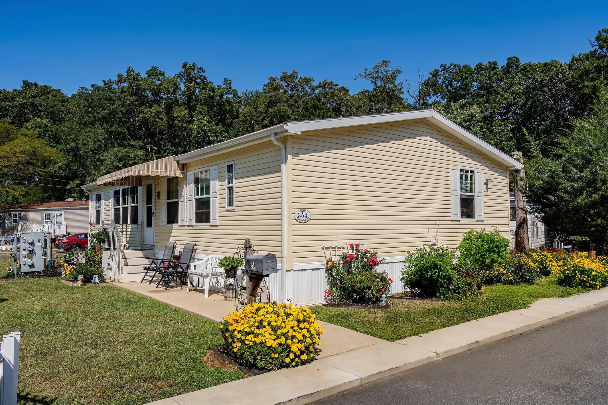 Woodlawn Village - Image 11