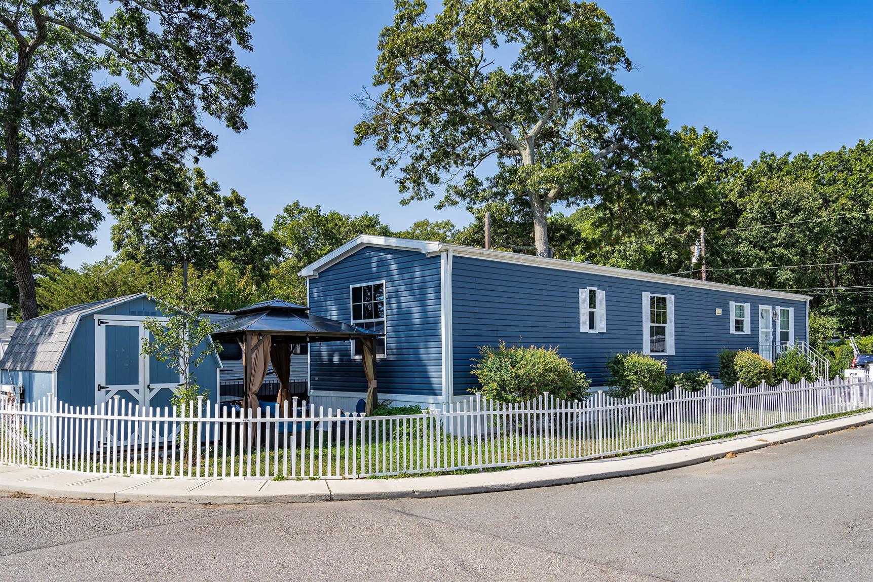 Woodlawn Village - Image 12