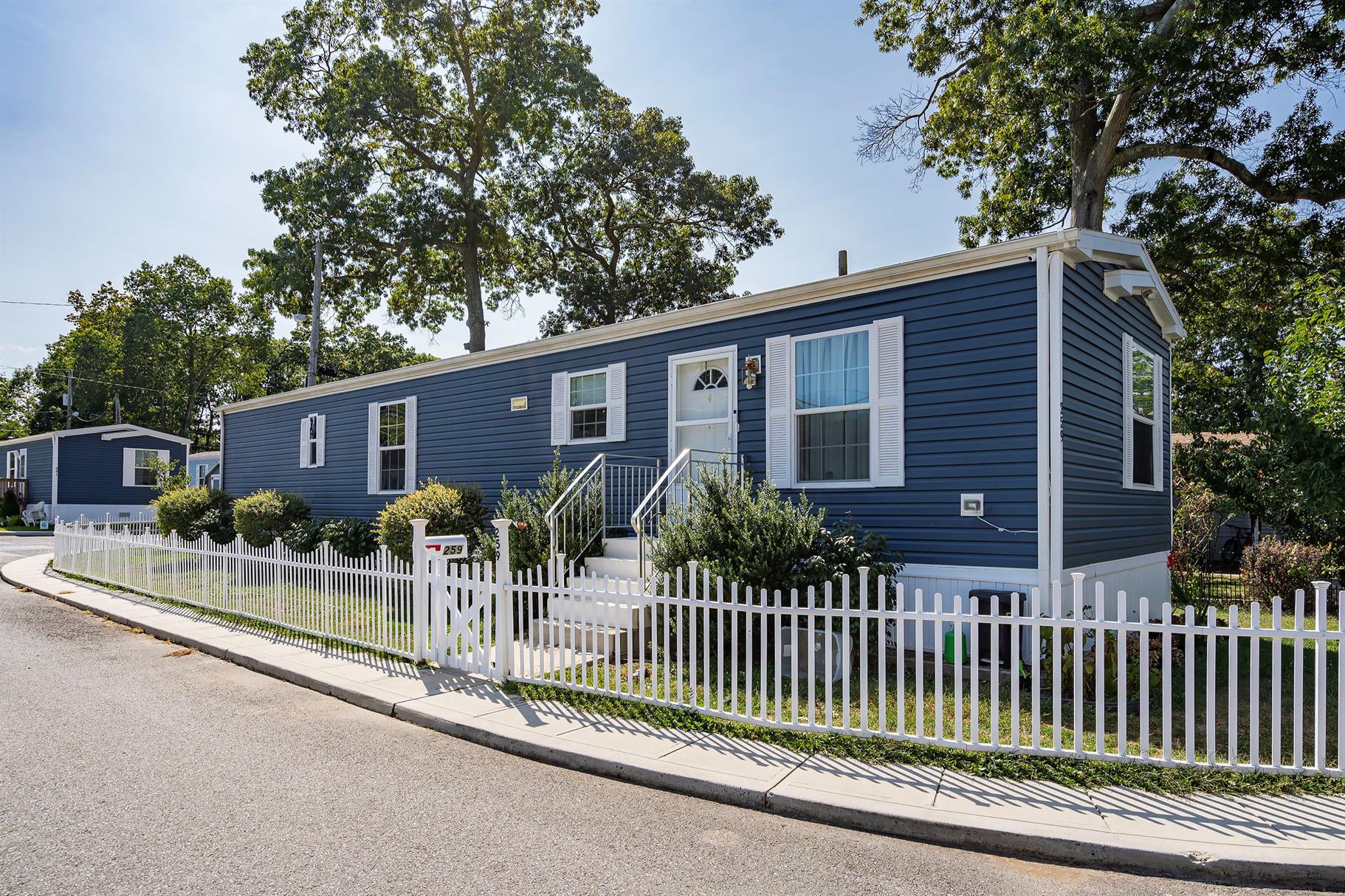 Woodlawn Village - Image 13