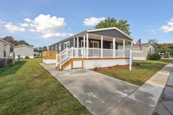 Holiday Village - IN - Image 1