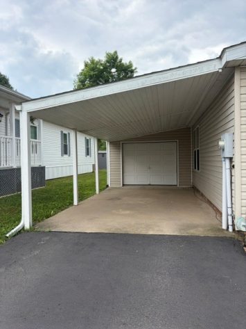 Carport/ Garage