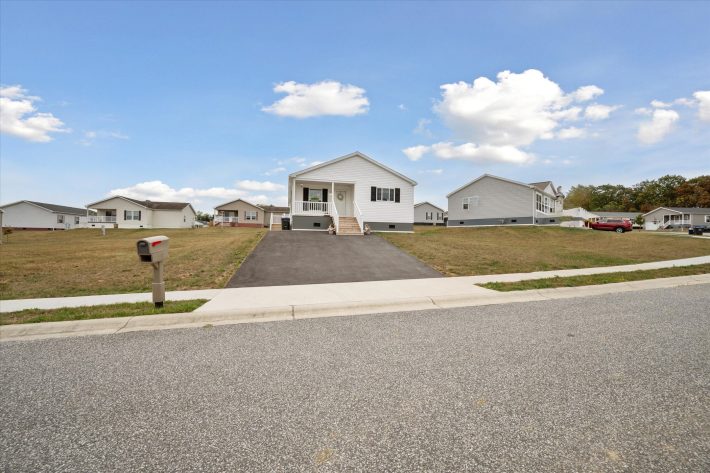 Pine Manor - Image 3