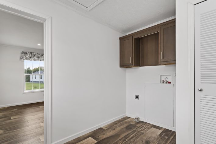 Pine Manor - Image 11