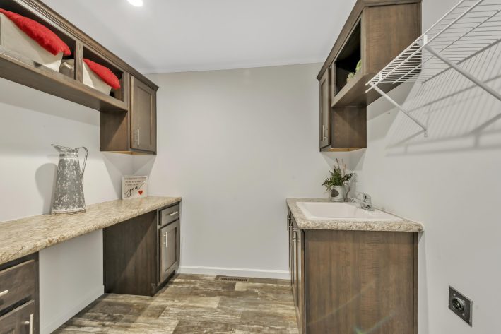 UMH Somerset Sales Center - Image 28