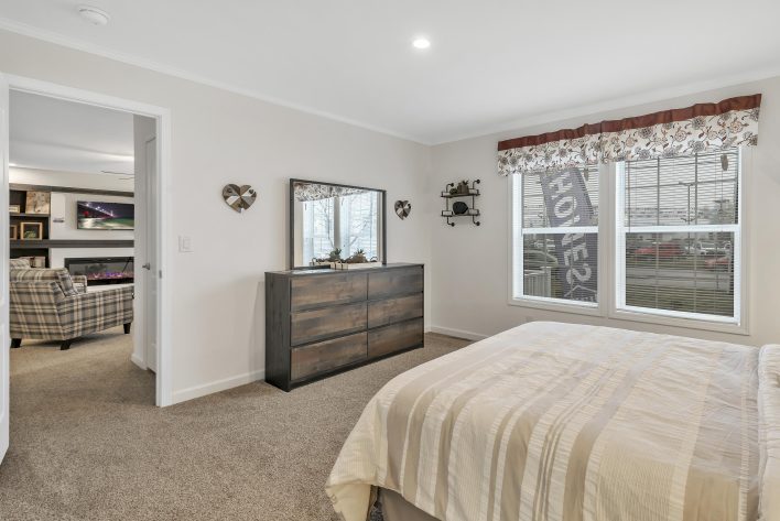 UMH Somerset Sales Center - Image 19