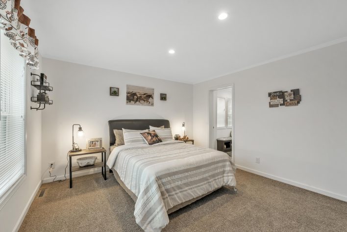 UMH Somerset Sales Center - Image 20