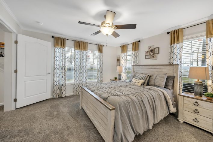 UMH Somerset Sales Center - Image 26