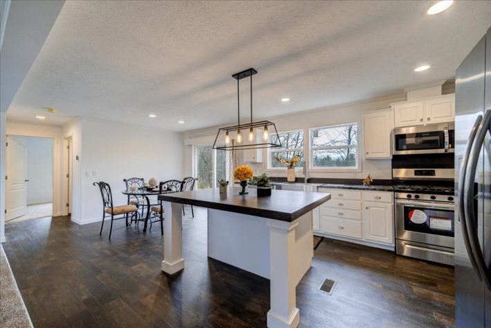 Kinnebrook Estates Sales Center - Image 9