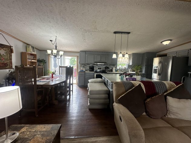 Kitchen & Dining Area