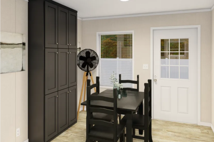 Holiday Village - Image 4