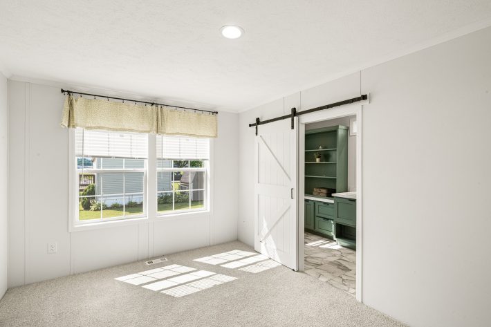 Green Acres - Image 18